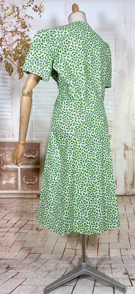 1940s Apple Green Floral Cotton Day Dress | Volup Zip Front House Dress