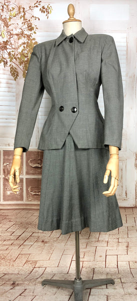 Super Strong Structured 1940s Suit With Statement Buttons