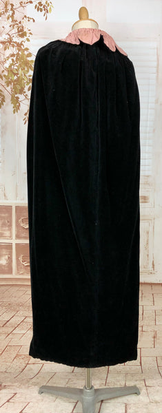 Wonderful 1930s Black And Pink Velvet Long Evening Cape With Scalloped Petal Collar