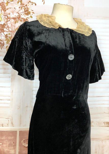 Stunning Original 1930s Vintage Black Velvet Dress With Lace Collar And Amazing Sleeves