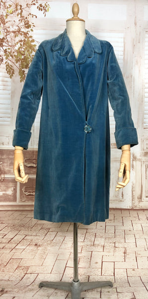 Incredible Original 1920s Antique Teal Velvet Flapper Coat With Amazing Collar