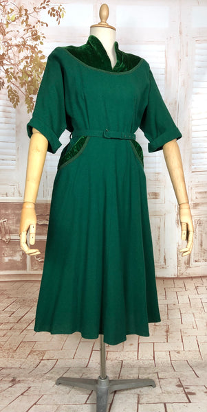 Stunning Emerald Green Volup Late 1940s / Early 1950s Wool Dress