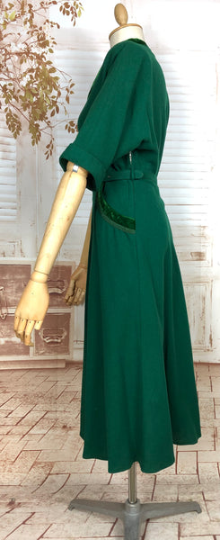 Stunning Emerald Green Volup Late 1940s / Early 1950s Wool Dress