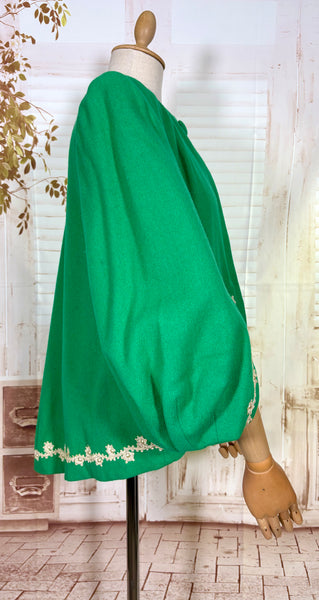 Exquisite Volup Kelly Green 1940s Swing Coat With Statement Sleeves By Best & Co