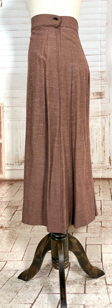 Lightweight 1940s Chocolate Brown Skirt Suit With Contrast Collar