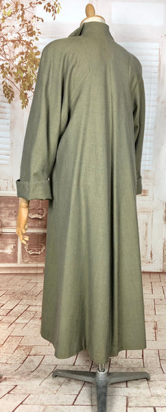 Fabulous Original 1940s Vintage Khaki Olive Green Volup Swing Coat By Hershelle Model