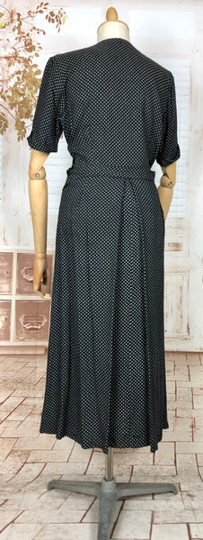 Wonderful Late 1930s / Early 1940s Original Vintage Black And White Floral Print Cotton Dress