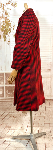 1940s Red & Black Checked Wool Swing Coat – Padded Shoulders, Oversized Collar