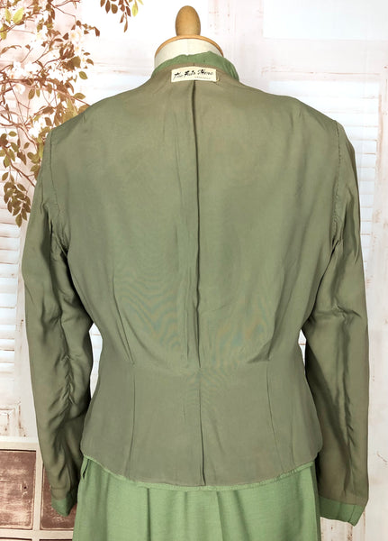 Wonderful Original Late 1940s / Early 1950s Vintage Spring Green Belt Back Suit