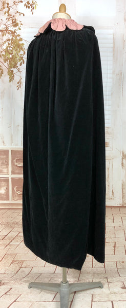 Wonderful 1930s Black And Pink Velvet Long Evening Cape With Scalloped Petal Collar