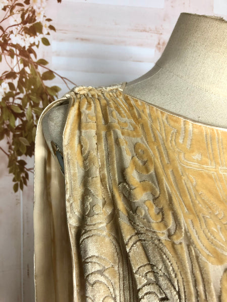 Exceptional Original 1920s Vintage Cream Silk Charmeuse Flapper Dress With Devoré Velvet Bodice