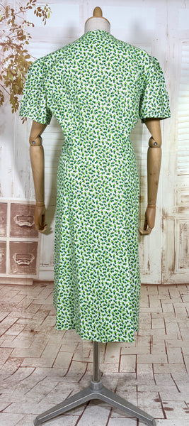 1940s Apple Green Floral Cotton Day Dress | Volup Zip Front House Dress