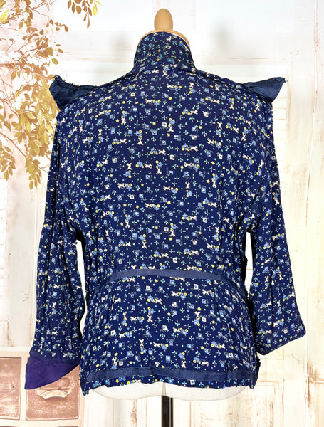 Fabulous Blue Novelty Horse And Carriage Print Volup 1940s Blazer