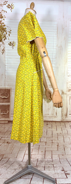 1940s Yellow Floral Zip Front Day Dress with Ric Rac Trim - Deadstock