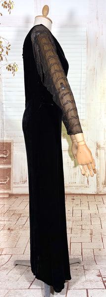 Luxurious 1930s Black Silk Velvet Evening Gown with Gold Lamé Chiffon Sleeves