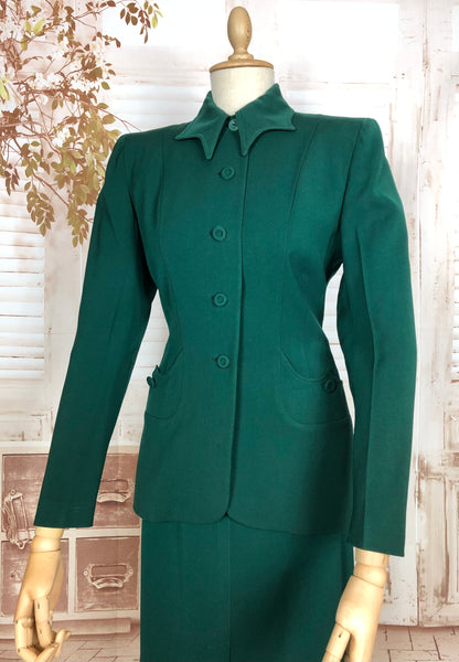Exquisite Original 1940s Vintage Forest Green Suit With Amazing Bat Wing Collar By Forstmann