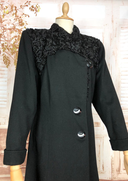 Exquisite Original 1940s Vintage Black Fit And Flare Coat With Strong Shoulders And Astrakhan Details