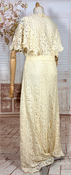 Stunning Late 1930s / Early 1940s Cream Lace Evening Gown