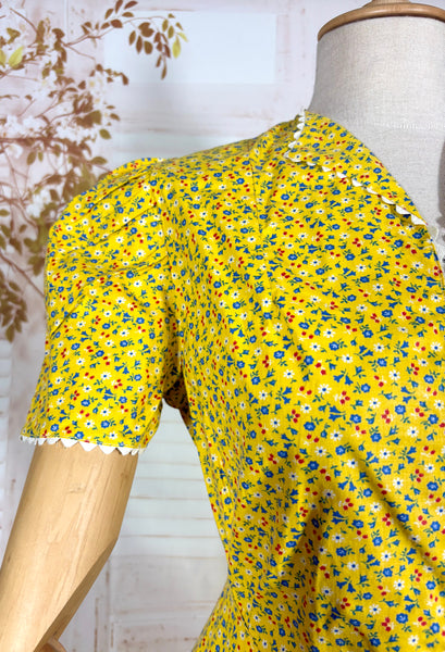 1940s Yellow Floral Zip Front Day Dress with Ric Rac Trim - Deadstock