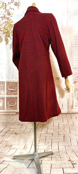 1940s Red & Black Checked Wool Swing Coat – Padded Shoulders, Oversized Collar