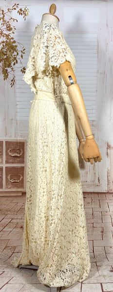 Stunning Late 1930s / Early 1940s Cream Lace Evening Gown
