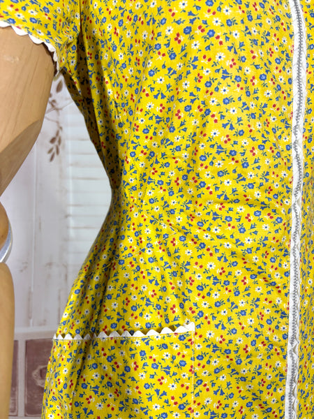1940s Yellow Floral Zip Front Day Dress with Ric Rac Trim - Deadstock