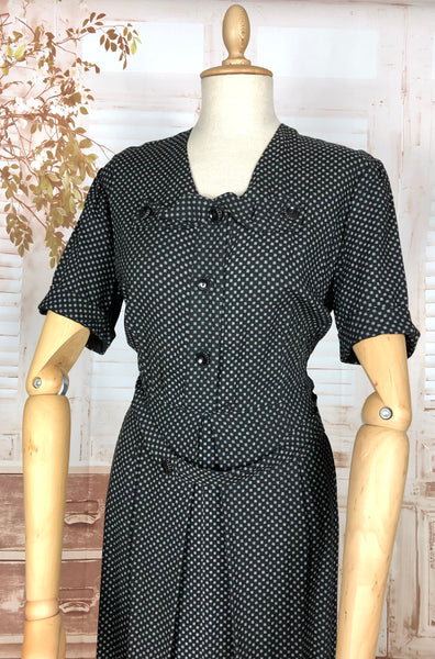 Wonderful Late 1930s / Early 1940s Original Vintage Black And White Floral Print Cotton Dress