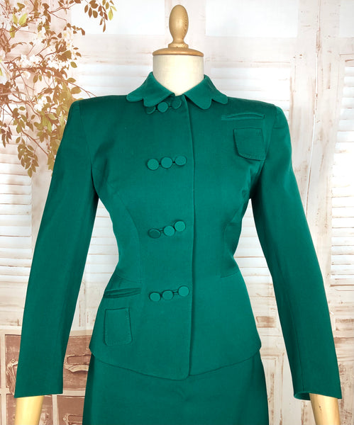 1940s Green Gabardine Suit with Scalloped Collar & Triple Button Details – Unlabelled Lilli Ann