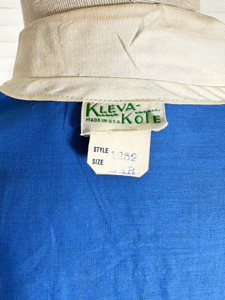Vibrant Volup 1940s Cornflower Blue Day Dress with Ivory Collar