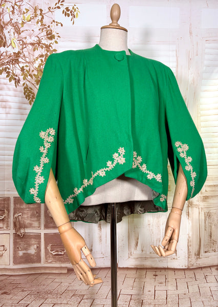 Exquisite Volup Kelly Green 1940s Swing Coat With Statement Sleeves By Best & Co