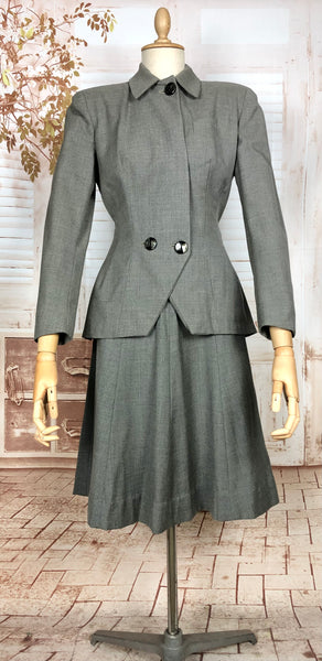 Super Strong Structured 1940s Suit With Statement Buttons