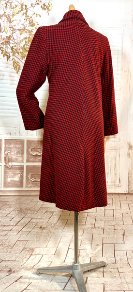 1940s Red & Black Checked Wool Swing Coat – Padded Shoulders, Oversized Collar