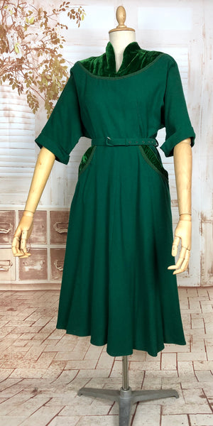 Stunning Emerald Green Volup Late 1940s / Early 1950s Wool Dress