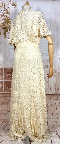 Stunning Late 1930s / Early 1940s Cream Lace Evening Gown