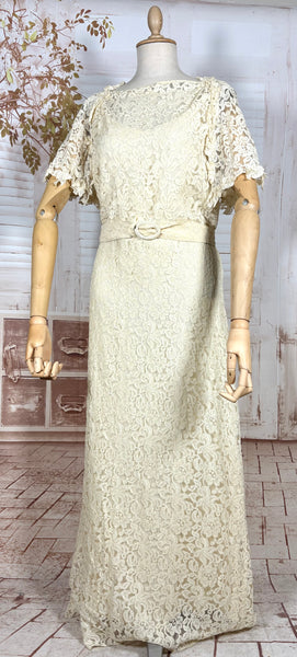 Stunning Late 1930s / Early 1940s Cream Lace Evening Gown