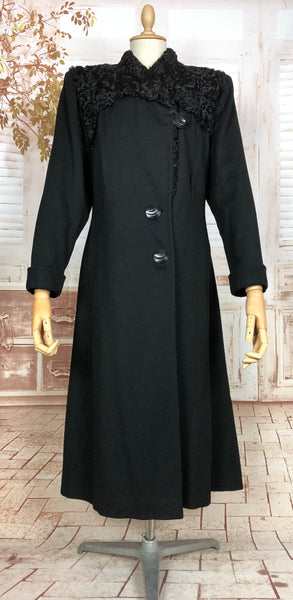 Exquisite Original 1940s Vintage Black Fit And Flare Coat With Strong Shoulders And Astrakhan Details