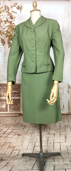 Wonderful Original Late 1940s / Early 1950s Vintage Spring Green Belt Back Suit