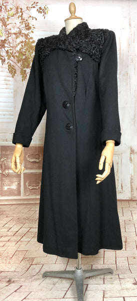 Exquisite Original 1940s Vintage Black Fit And Flare Coat With Strong Shoulders And Astrakhan Details