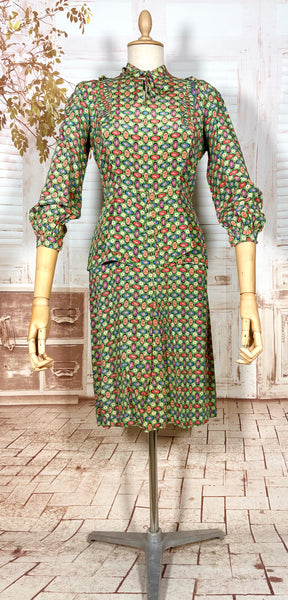 Spectacular Green Print 1930s Volup Dress with Bishop Sleeves
