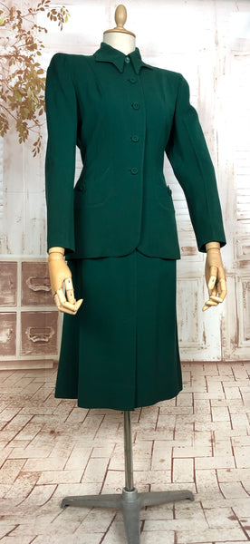 Exquisite Original 1940s Vintage Forest Green Suit With Amazing Bat Wing Collar By Forstmann