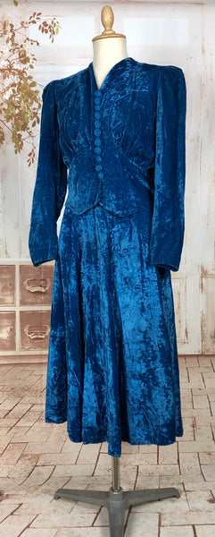 Luxurious Late 1930s / Early 1940s Vintage Royal Blue Crushed Velvet Suit