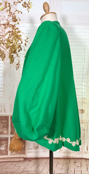 Exquisite Volup Kelly Green 1940s Swing Coat With Statement Sleeves By Best & Co