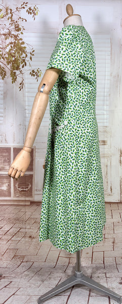 1940s Apple Green Floral Cotton Day Dress | Volup Zip Front House Dress