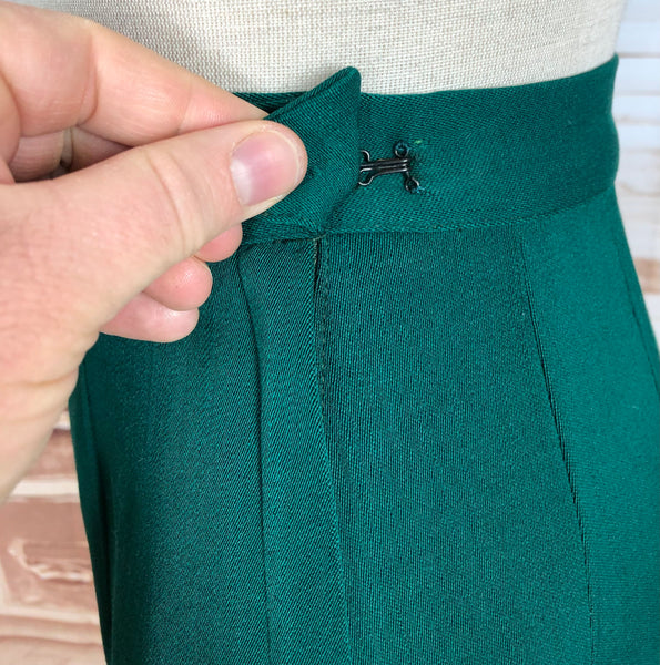 1940s Green Gabardine Suit with Scalloped Collar & Triple Button Details – Unlabelled Lilli Ann