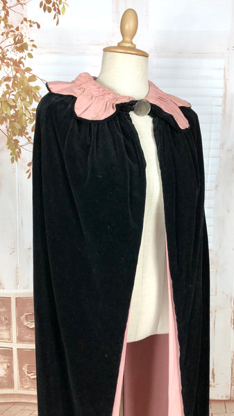 Wonderful 1930s Black And Pink Velvet Long Evening Cape With Scalloped Petal Collar