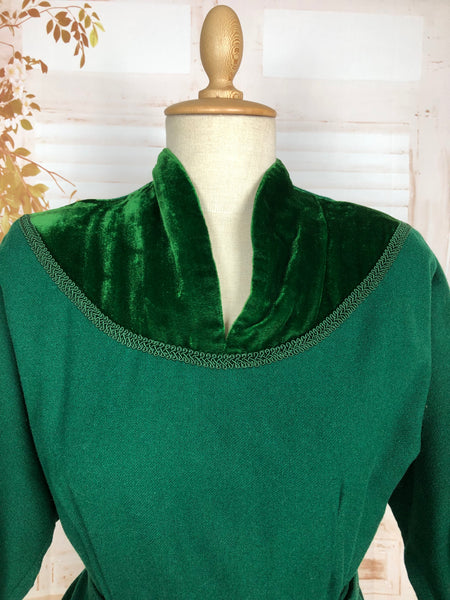 Stunning Emerald Green Volup Late 1940s / Early 1950s Wool Dress