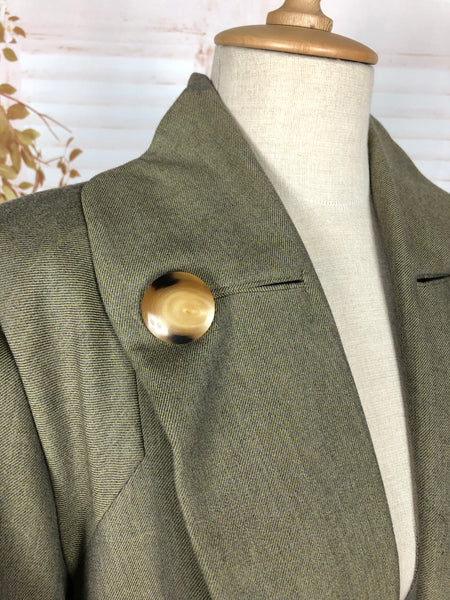 Fabulous Original 1940s Vintage Khaki Olive Green Volup Swing Coat By Hershelle Model