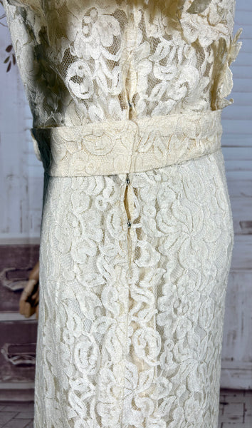 Stunning Late 1930s / Early 1940s Cream Lace Evening Gown