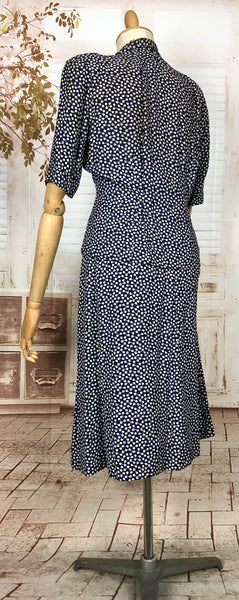 Original Early Late 1940s / Early 1940s Volup Vintage Blue And White Abstract Print Skirt Suit