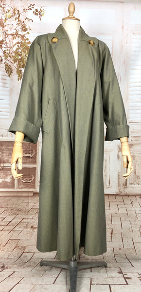 Fabulous Original 1940s Vintage Khaki Olive Green Volup Swing Coat By Hershelle Model